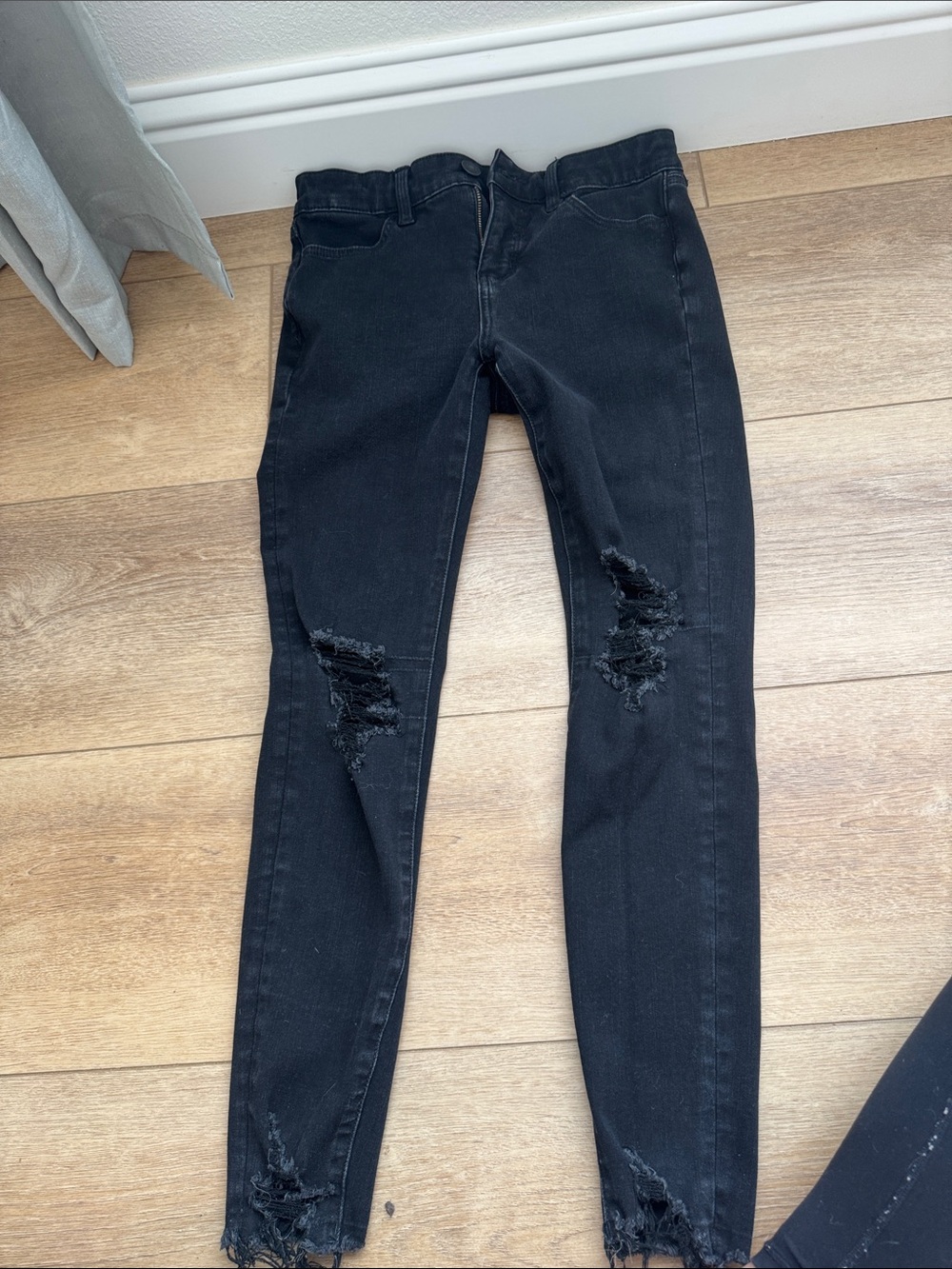 American Eagle Outfitters Black Distressed Skinny Jeans